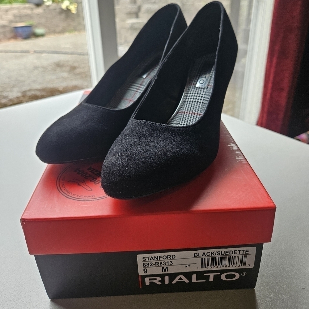 Rialto Stanford Black Suede Shoes Women's Size 9M